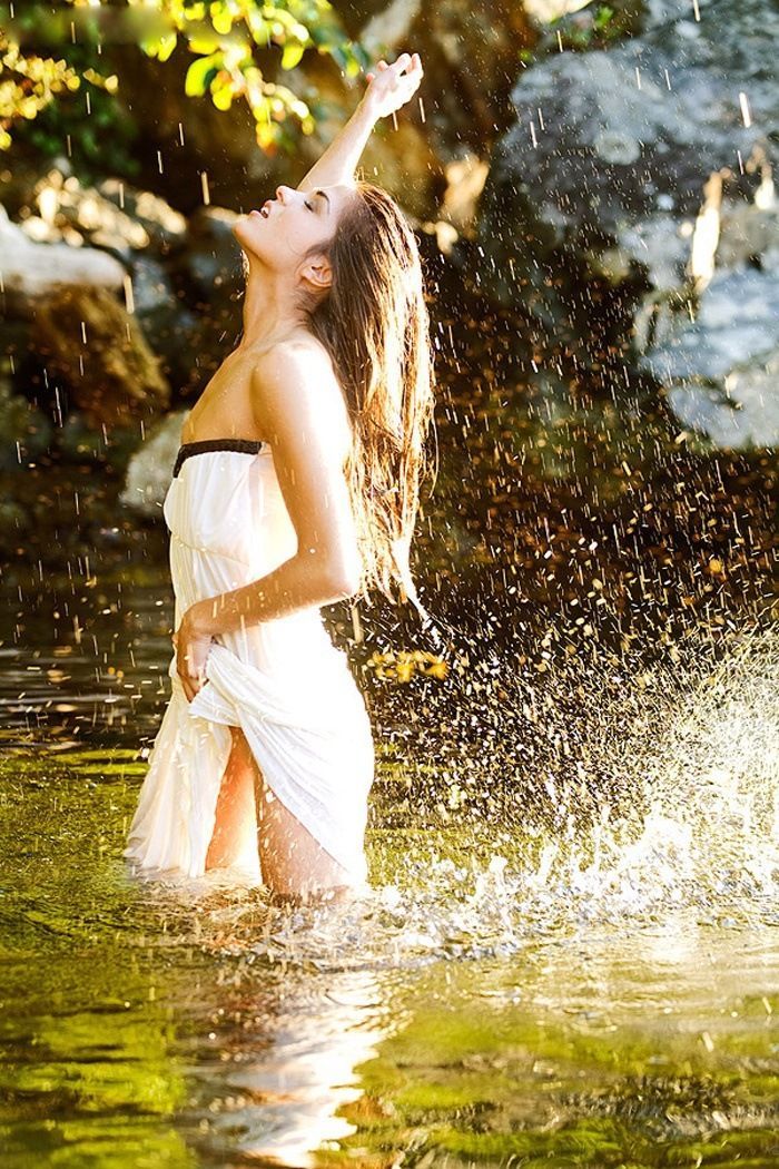 Marie Avgeropoulos in Manaus