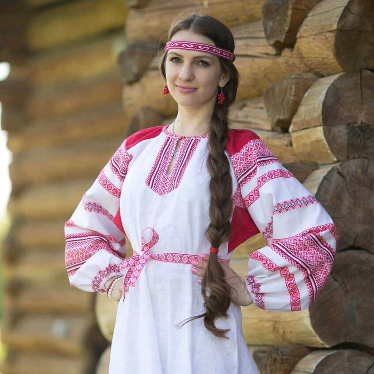 Girls in Slavic costumes in Manaus