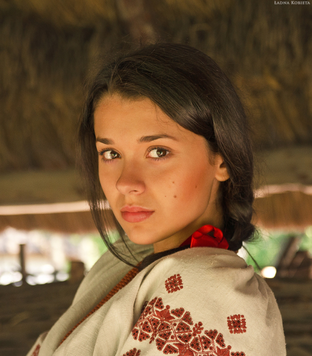 Girls in Slavic costumes in Manaus