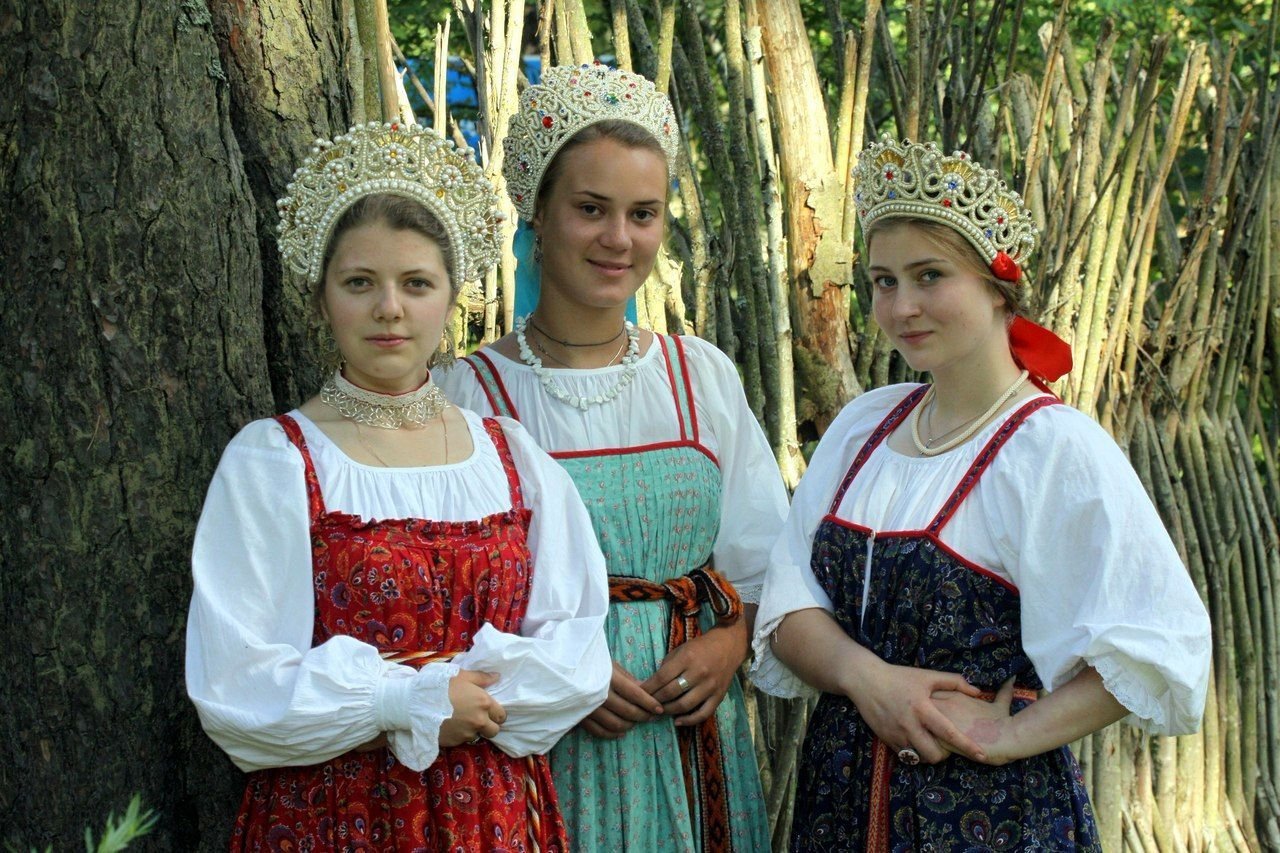 Sexy model Girls in Slavic costumes in Manaus
