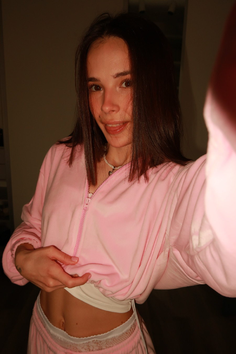 Tina brings the glow — live moments in Manaus